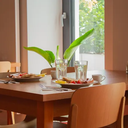 Gardinn Apartments - Hotel Service And Free Parking Szálloda 4*